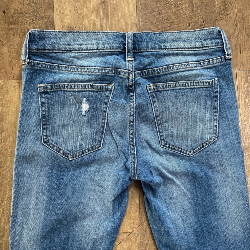 GAP Girlfriend Jeans Size 26 Cropped Distressed Medium Wash Denim - Picture 14 of 16